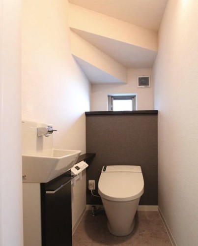 階段下トイレ-403x500